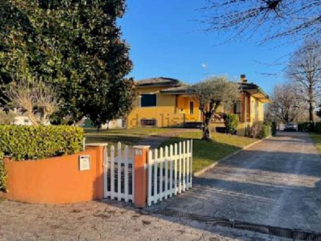 Case e ville in vendita di 361 m² in Via Codopè