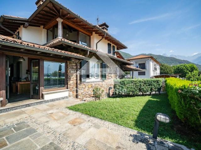 Case e ville in vendita di 361 m² in Via al Pontile