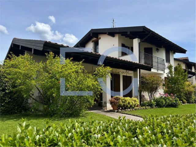 Case e ville in vendita di 361 m² in Via Don Macchi