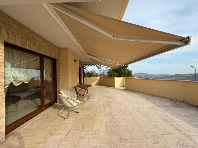 Case e ville in vendita di 361 m² in Via delle Risaie, 1