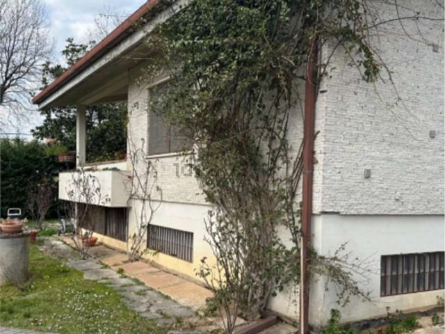 Case e ville in vendita di 361 m² in Via Fadoni