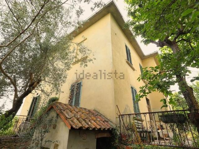 Case e ville in vendita di 362 m² in Via Achille Grandi