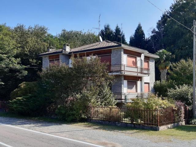 Case e ville in vendita di 362 m² in Via Giosuè Carducci, 392