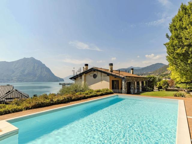 Case e ville in vendita di 362 m² in Via Dei Mori, 8