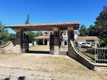 Case e ville in vendita di 362 m² in Via Sassonero