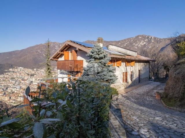 Case e ville in vendita di 362 m² in Via Prati Comuni
