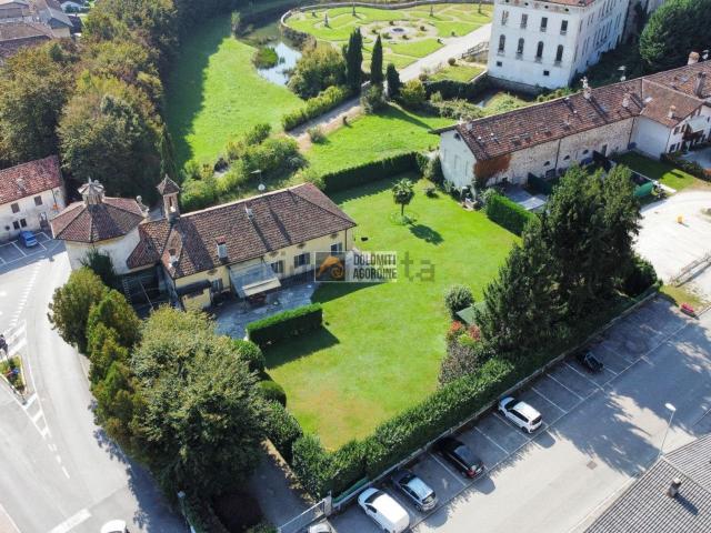 Case e ville in vendita di 362 m² in Via Trento