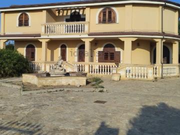 Case e ville in vendita di 362 m² in Contrada Margherita