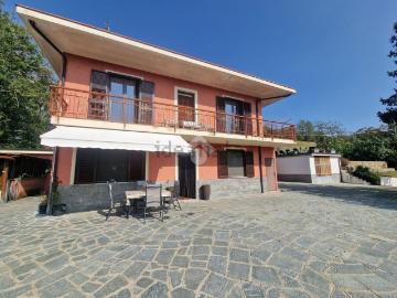 Case e ville in vendita di 363 m² in Via Circonvallazione, 19
