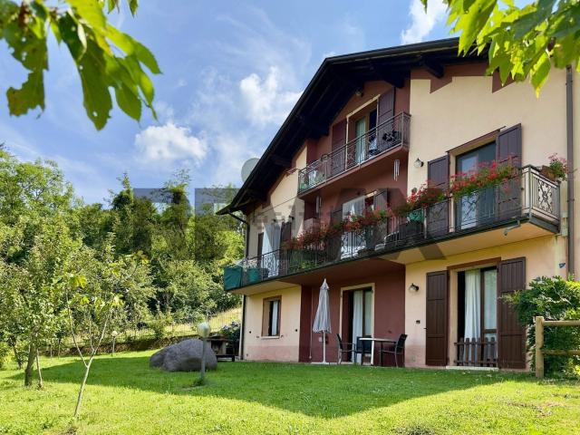 Case e ville in vendita di 363 m² in Via Brigata Lupi di Toscana, 81