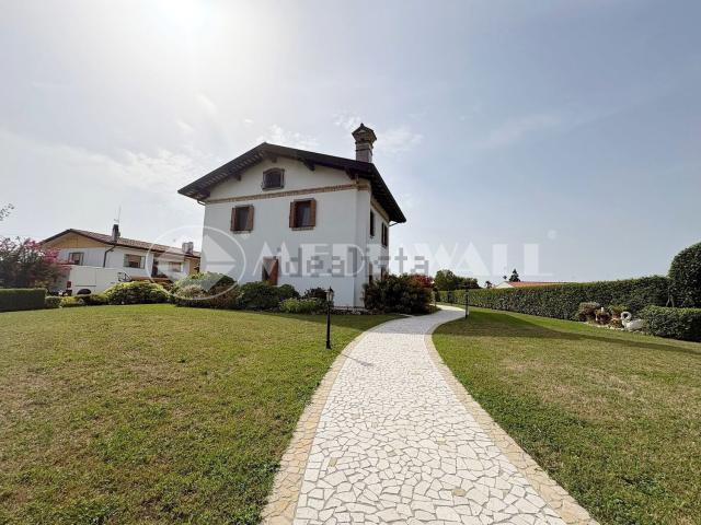 Case e ville in vendita di 363 m² in Via Donatello, 4