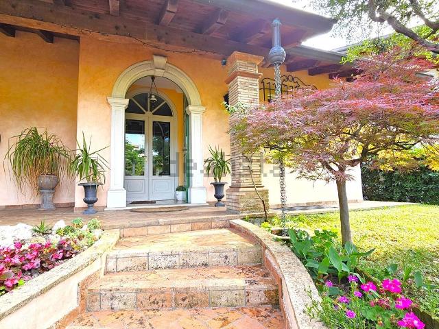 Case e ville in vendita di 363 m² in Via del Bersaglio, 16