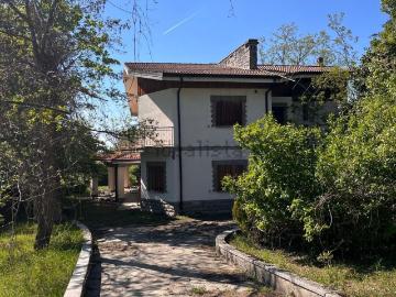 Case e ville in vendita di 363 m² in Via della Selva