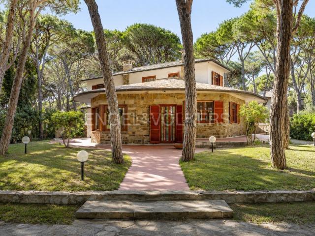 Case e ville in vendita di 363 m² in Via della Triglia