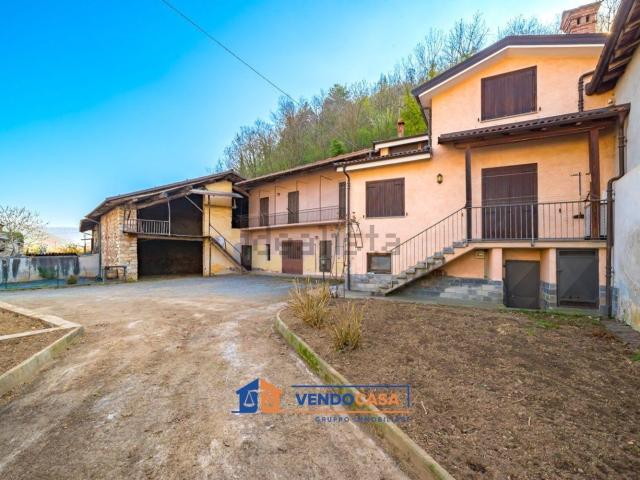 Case e ville in vendita di 363 m² in Via Fontanile, 4