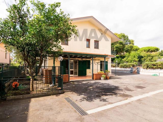 Case e ville in vendita di 363 m² in Via Luigi Pirandello, 29