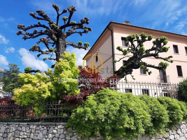 Case e ville in vendita di 363 m² in Via Napoleone Zardo, 10