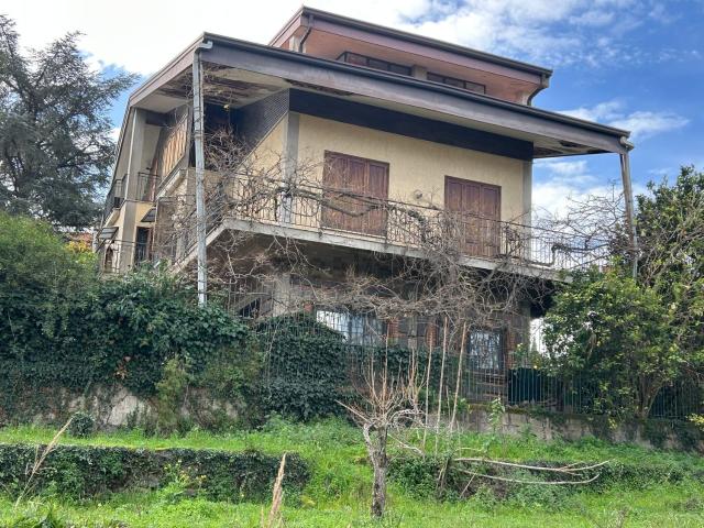 Case e ville in vendita di 363 m² in Via Principe di Villafranca, 7