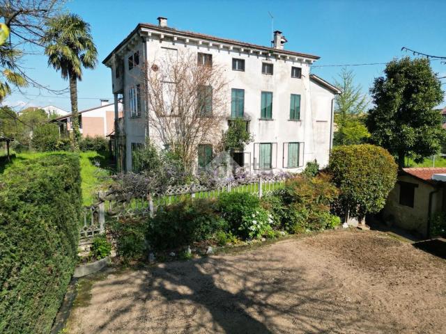 Case e ville in vendita di 363 m² in Via Roma, 33