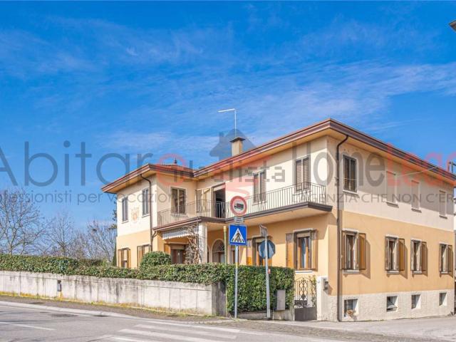 Case e ville in vendita di 363 m² in Piazza Roma, 20