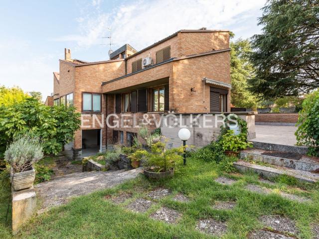 Case e ville in vendita di 364 m² in Via Altopiano