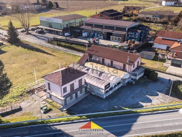Case e ville in vendita di 364 m² in Via Basse, 2