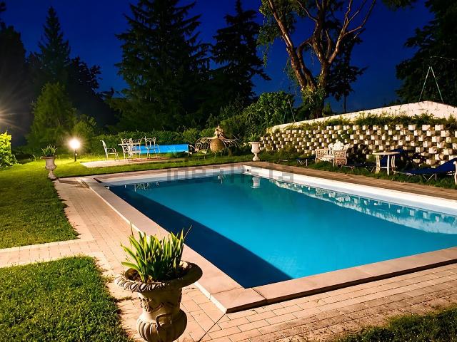Case e ville in vendita di 364 m² in Via Belvedere