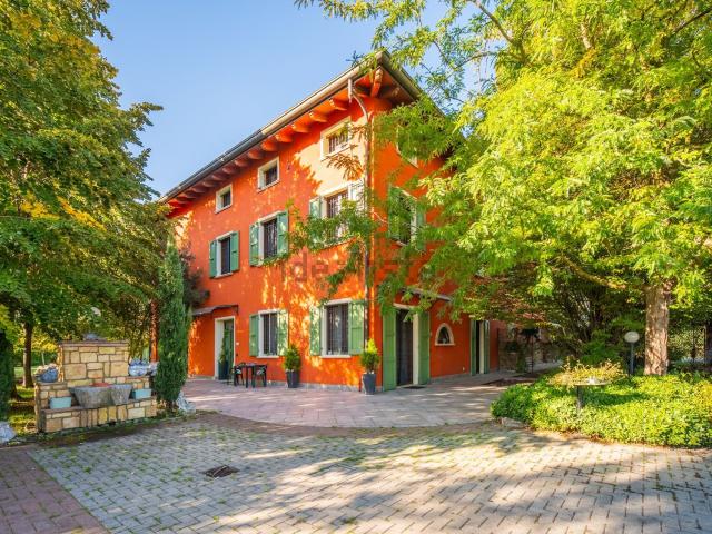 Case e ville in vendita di 364 m² in Via dei Livelli