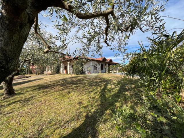 Case e ville in vendita di 364 m² in Via Provinciale, 31
