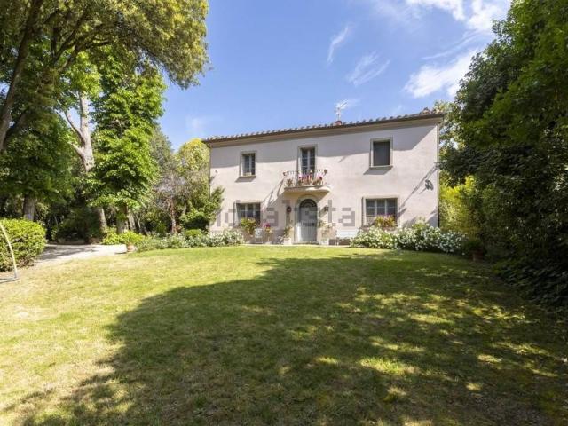 Case e ville in vendita di 365 m²