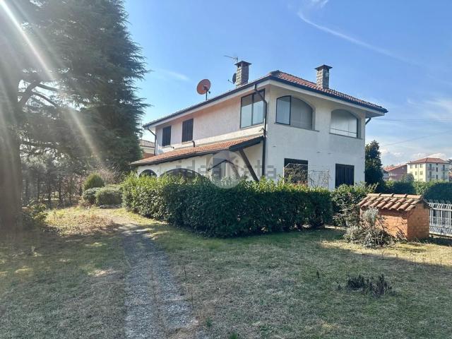 Case e ville in vendita di 365 m² in Via 1º Maggio, 88