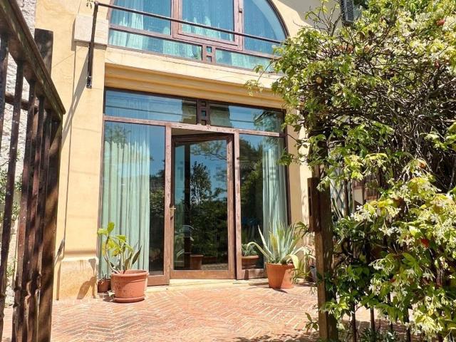 Case e ville in vendita di 365 m² in Via Costa