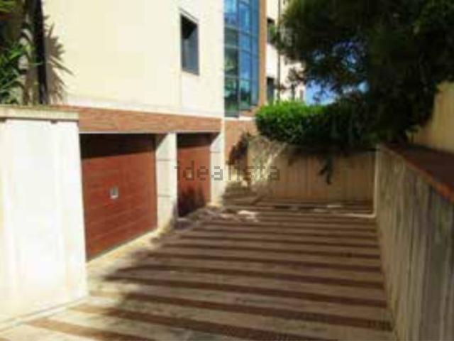 Case e ville in vendita di 365 m² in Via Catania