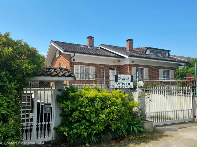 Case e ville in vendita di 365 m² in Via Cristoforo Colombo, 122