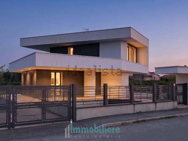 Case e ville in vendita di 365 m² in Via G. di Vittorio, 18