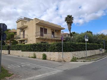 Case e ville in vendita di 365 m² in Via dell&apos Airone