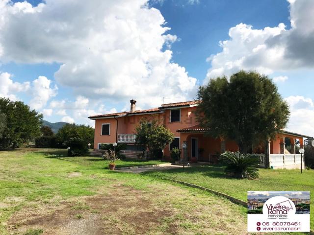 Case e ville in vendita di 365 m² in Via dell&apos Isolotto