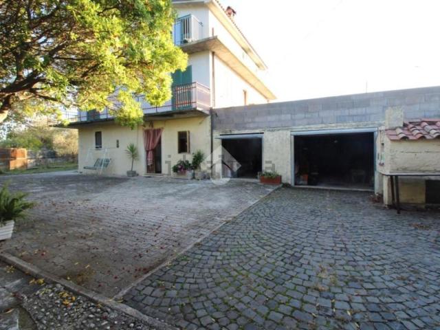 Case e ville in vendita di 365 m² in Via San Clemente