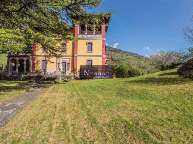 Case e ville in vendita di 365 m² in Via Papa Giovanni XXIII, 65