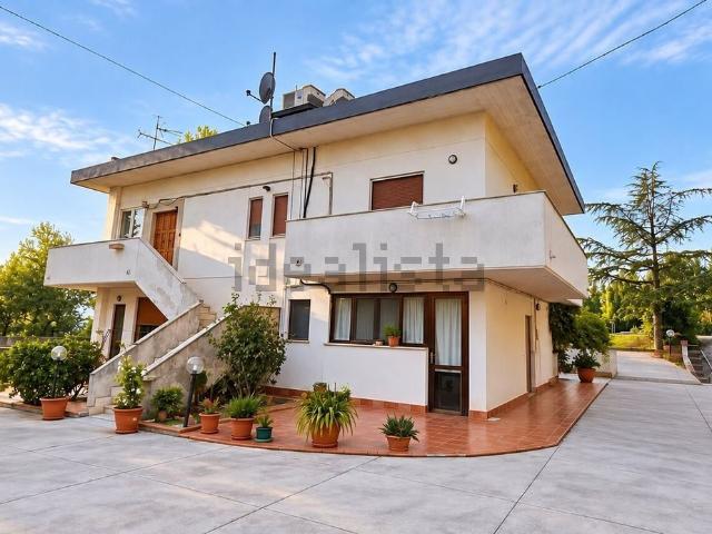 Case e ville in vendita di 365 m² in Via Piemonte