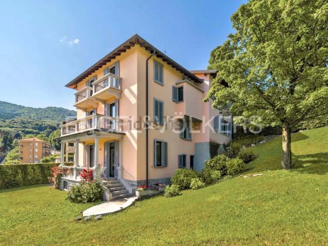 Case e ville in vendita di 365 m² in Via Trento e Trieste