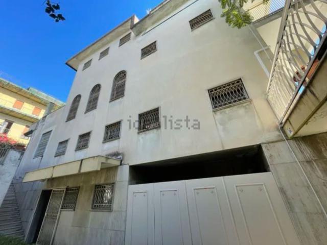 Case e ville in vendita di 365 m² in Viale Odorico da Pordenone
