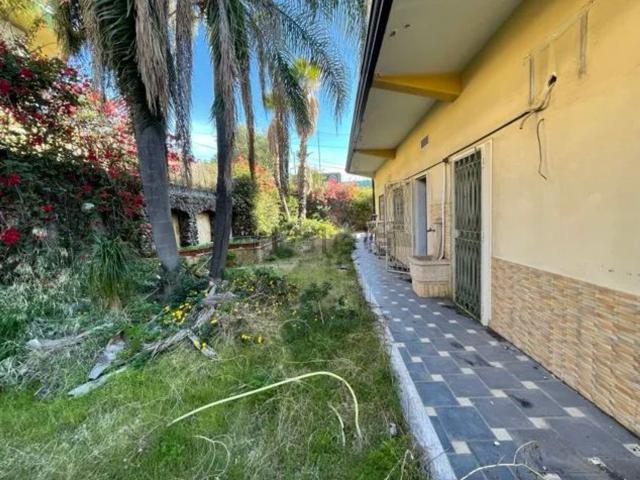 Case e ville in vendita di 365 m² in Viale Odorico da Pordenone