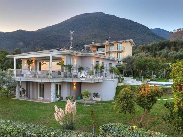 Case e ville in vendita di 366 m² in Via Montemaderno