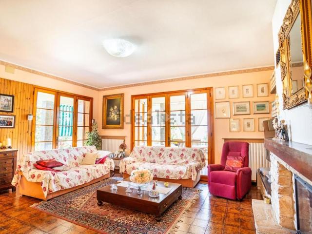 Case e ville in vendita di 366 m² in Via Ubersetto