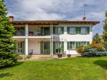 Case e ville in vendita di 366 m² in Strada Patro, 17