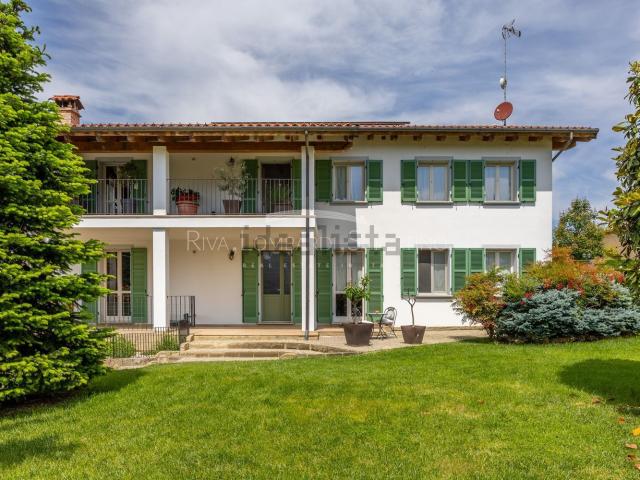 Case e ville in vendita di 366 m² in Strada Patro, 17