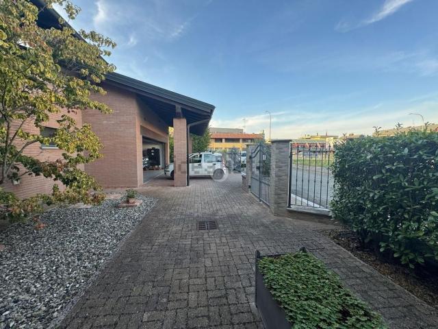 Case e ville in vendita di 367 m² in Via Circonvallazione