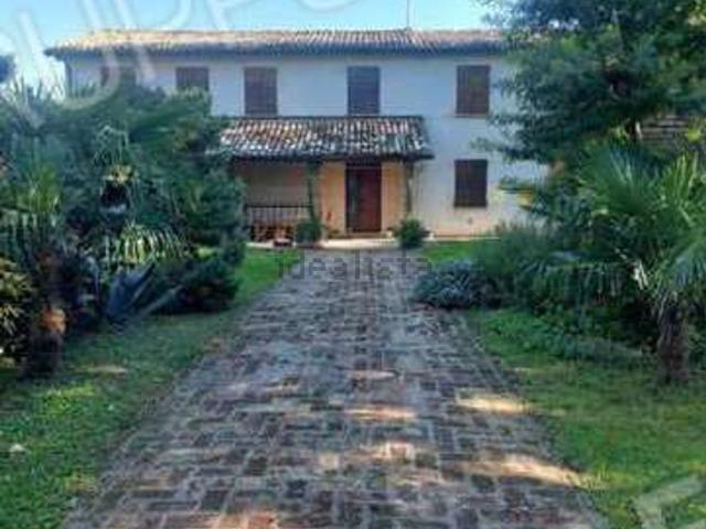 Case e ville in vendita di 367 m² in Via Fossolo, 87