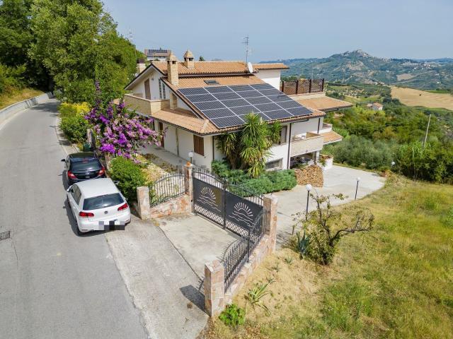 Case e ville in vendita di 367 m² in Via ICONICELLA, 32
